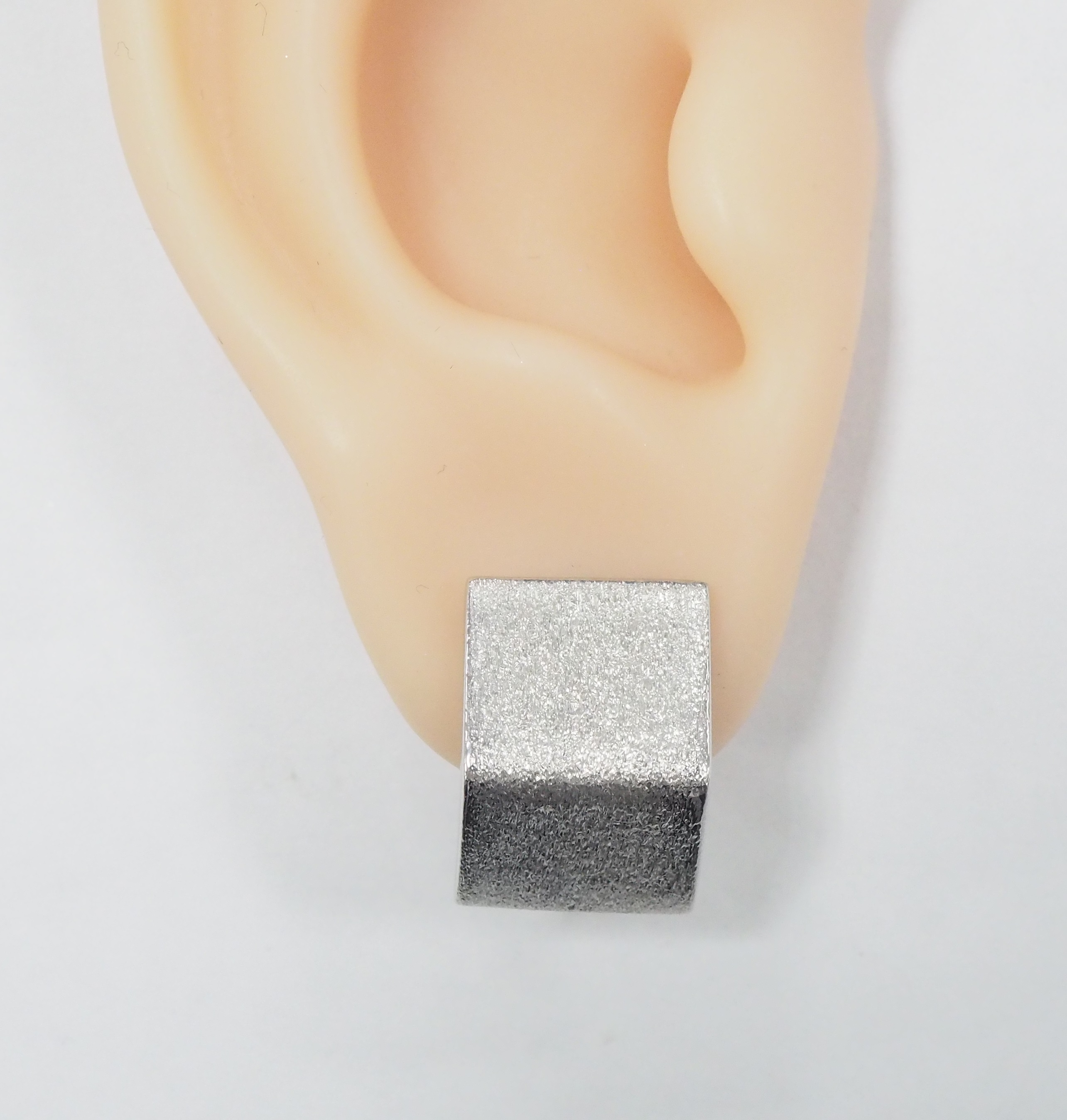 Серебряные серьги 925 пробы; матирование;